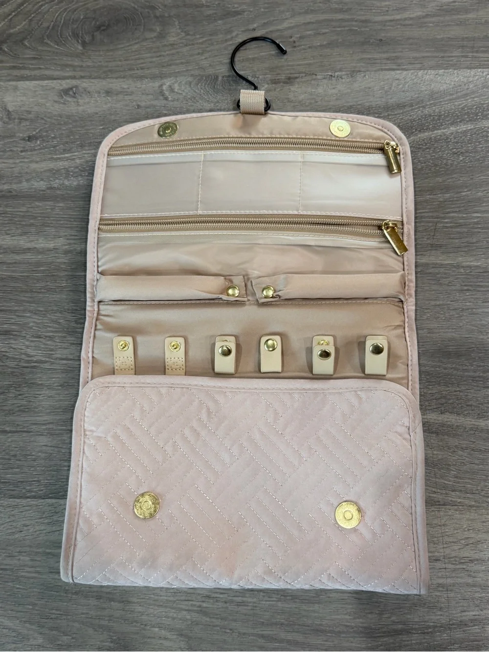 BAGSMART Quilted Hanging Travel Jewelry Organizer Case Roll Blush Pink